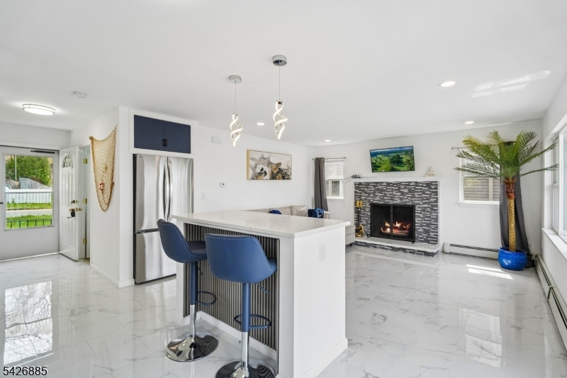 Open Kitchen/Living