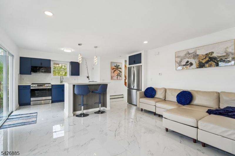 Open Kitchen/Living