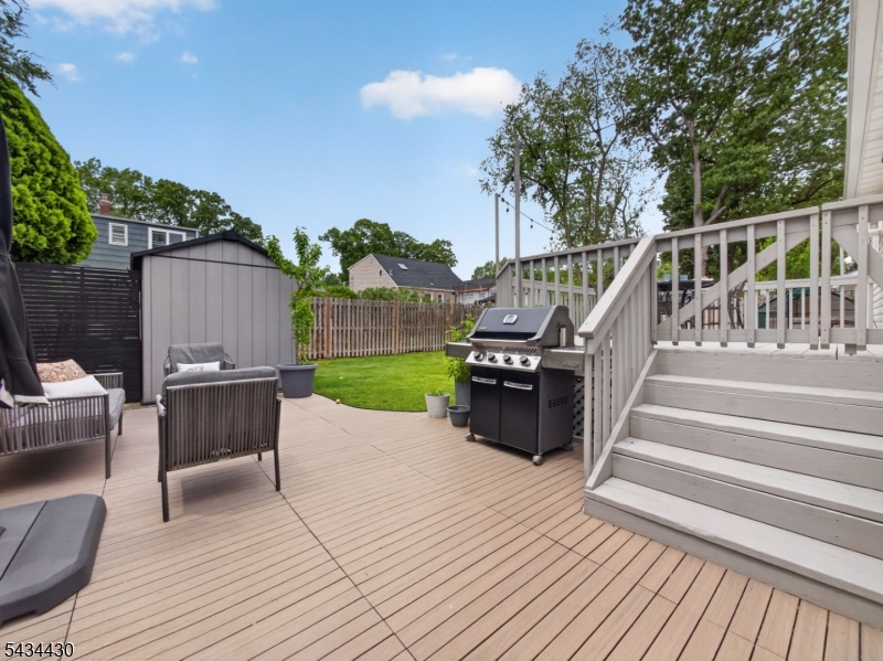 2 LEVEL OUTDOOR SPACES
