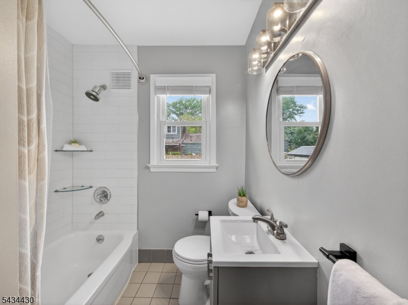 1ST FLOOR BATHROOM