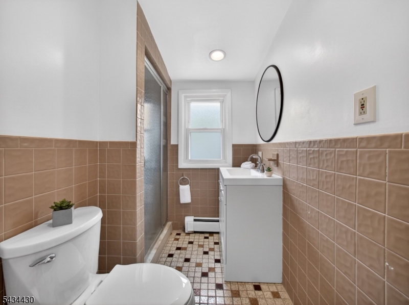 2ND FLOOR BATHROOM