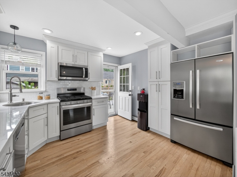 STAINLESS APPLIANCES