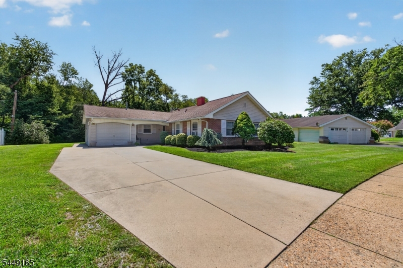 6 Meadowbrook Pl