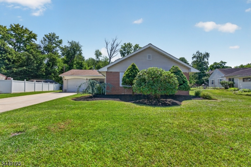 6 Meadowbrook Pl