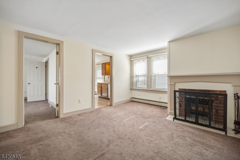 Apt 1 livingroom