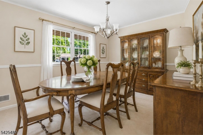 Dining Room (1 of 3)