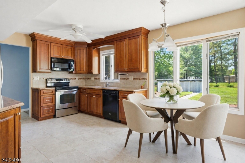 Kitchen (1 of 6)