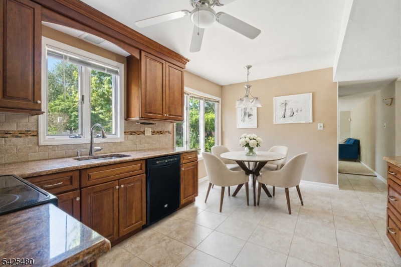 Kitchen (3 of 6)