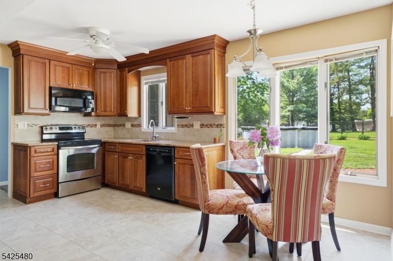 Kitchen (6 of 6)