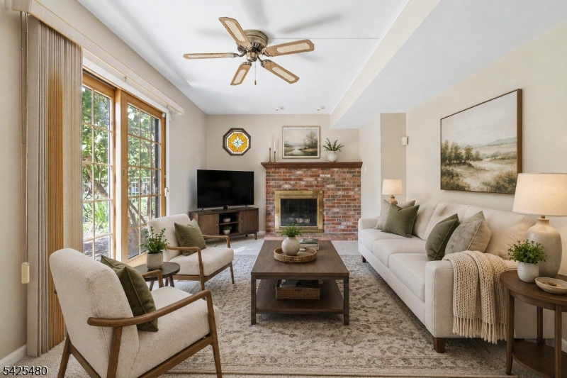 Family Room (2 of 5)