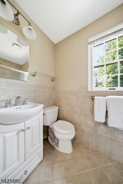 Primary Bathroom (1 of 2)