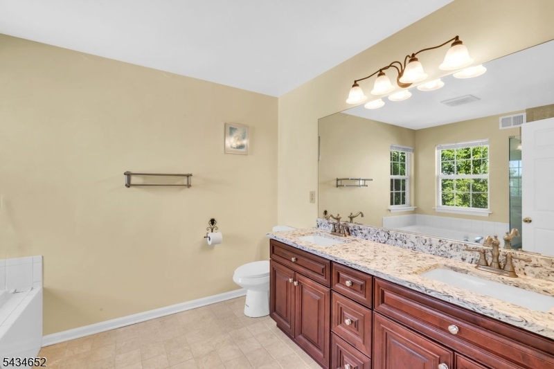 Primary Bath w/Double Vanity
