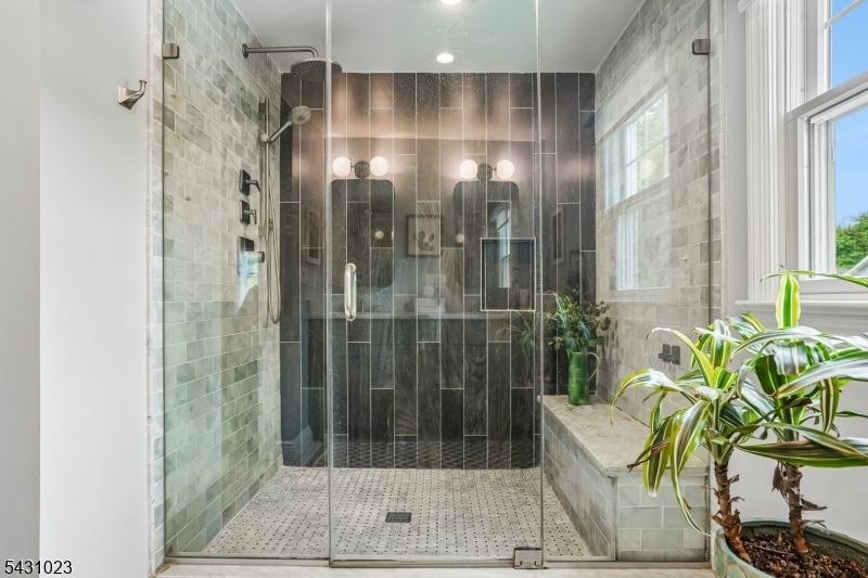 Primary Ensuite Bath