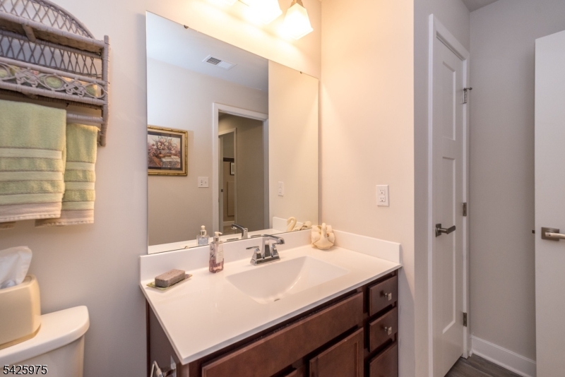 Upstairs full bath