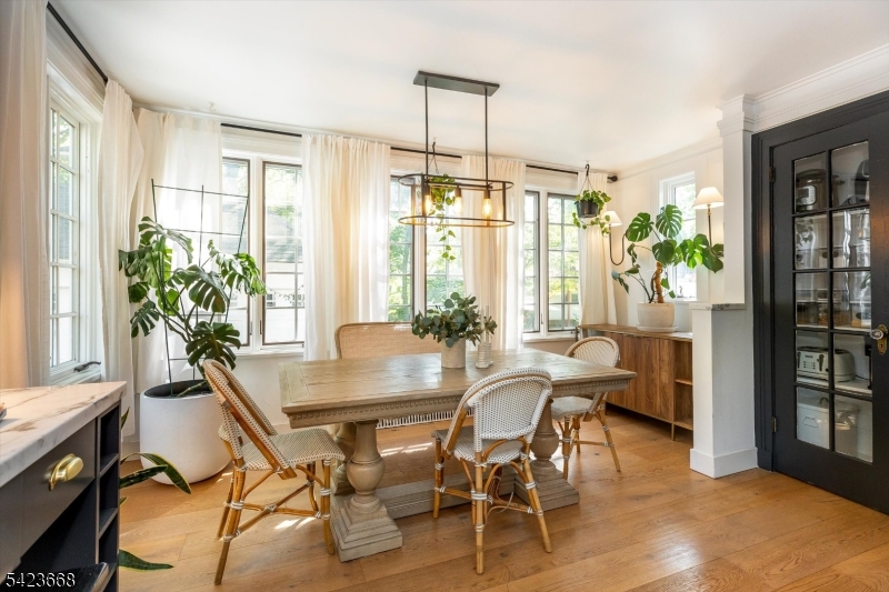 Kitchen / Dining Area