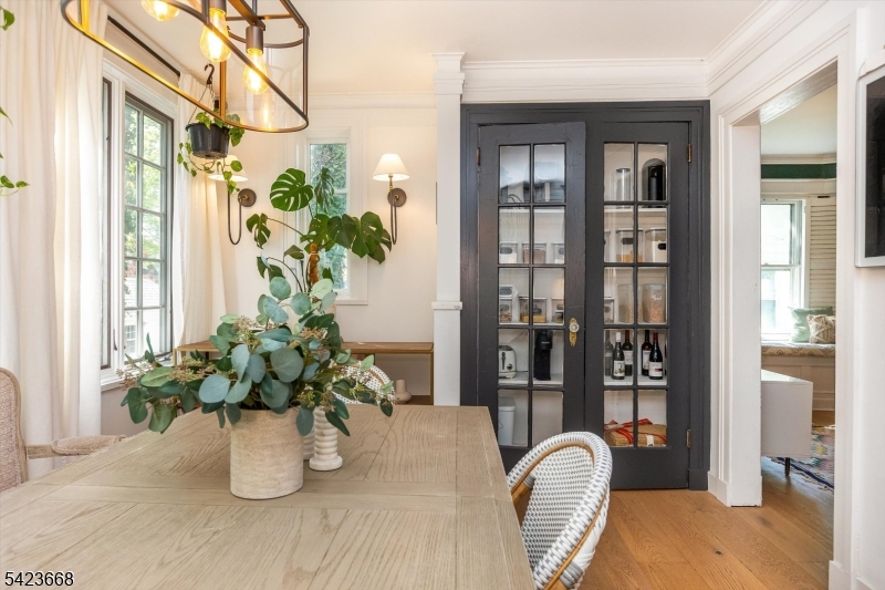 Kitchen / Dining Area