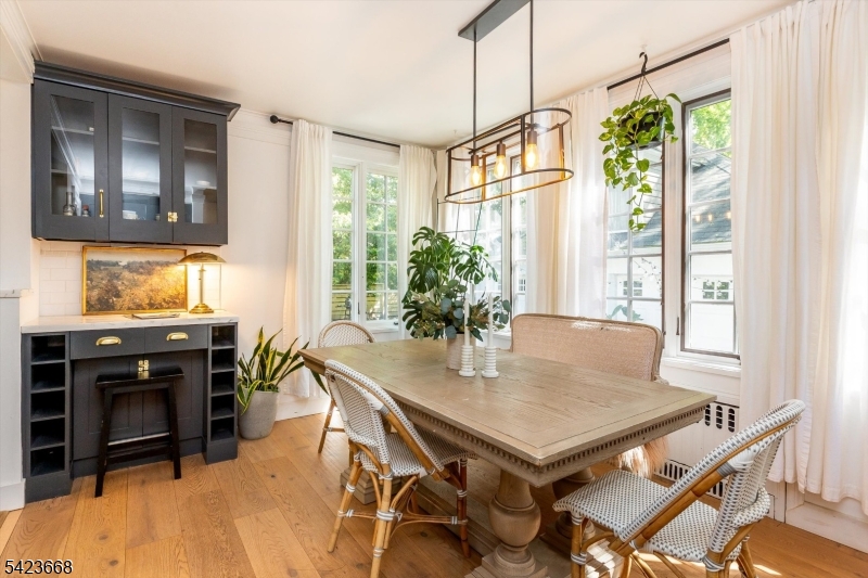 Kitchen / Dining Area