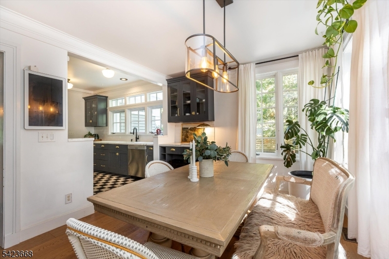 Kitchen / Dining Area