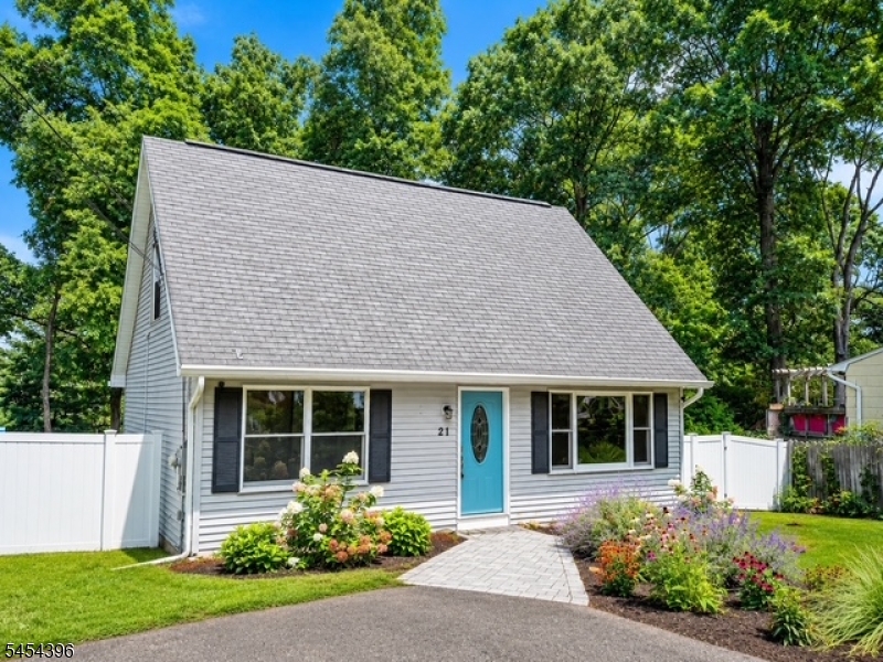 21 Woodland Trl S