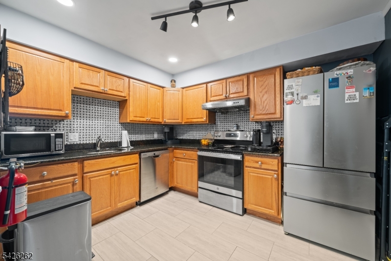 2 Ann St, #203, Clifton City, NJ 07013 Listing Photo  7