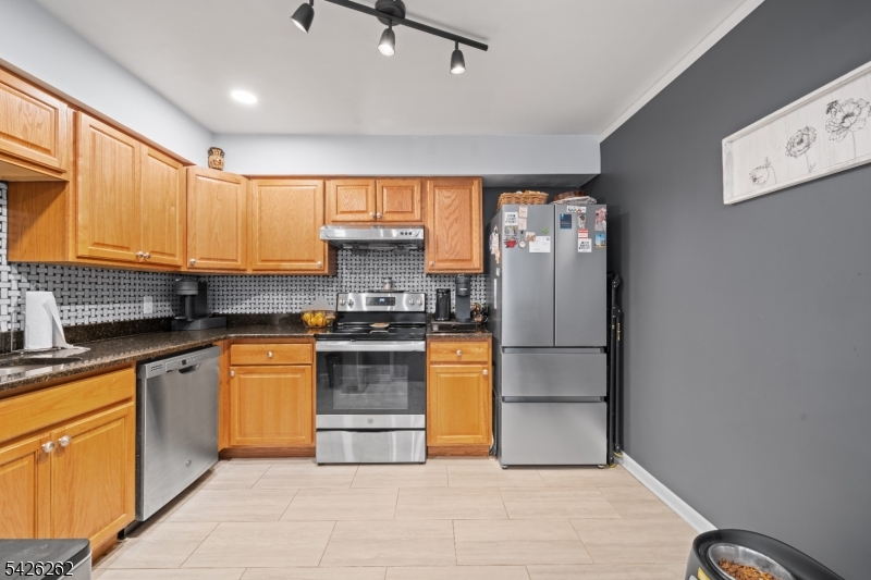 2 Ann St, #203, Clifton City, NJ 07013 Listing Photo  8
