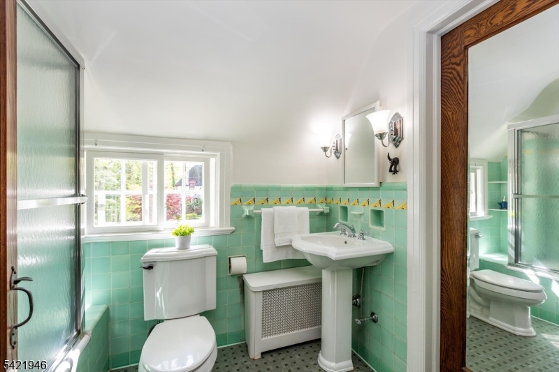 Bathroom / Second Floor