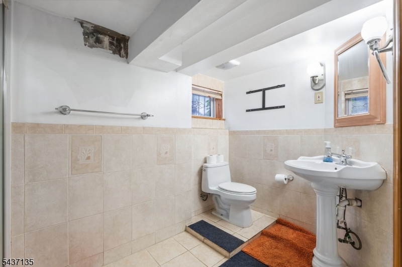 2nd Full Bathroom