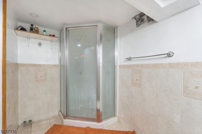 2nd Full Bathroom