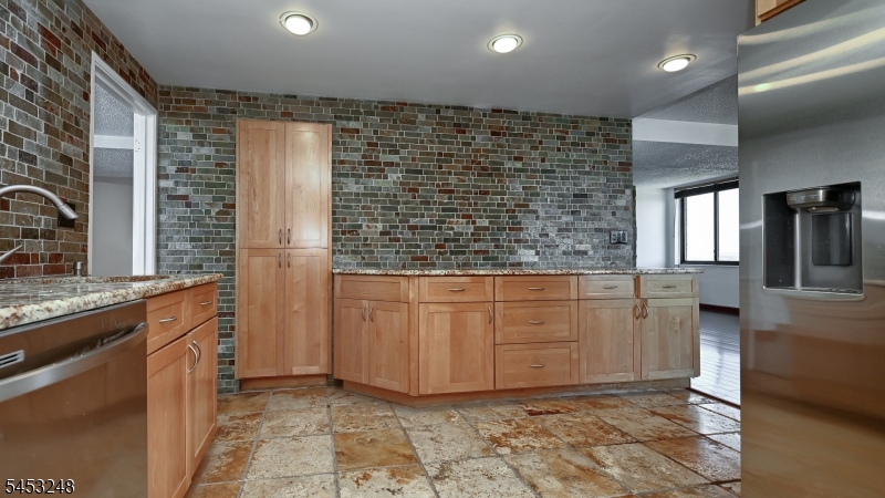 2140 Harmon Cove Tower