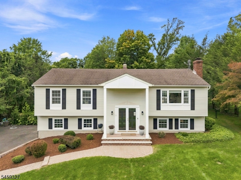 10 Darlene Ct