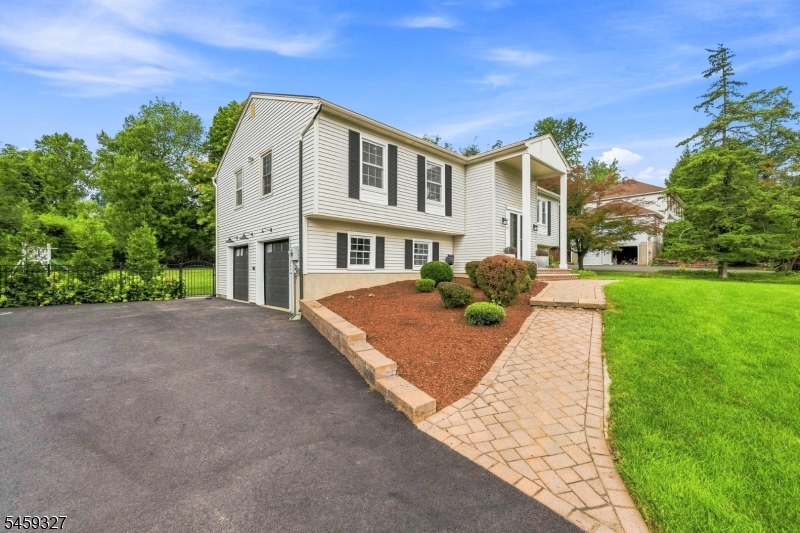 10 Darlene Ct