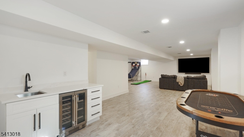 Basement wet bar