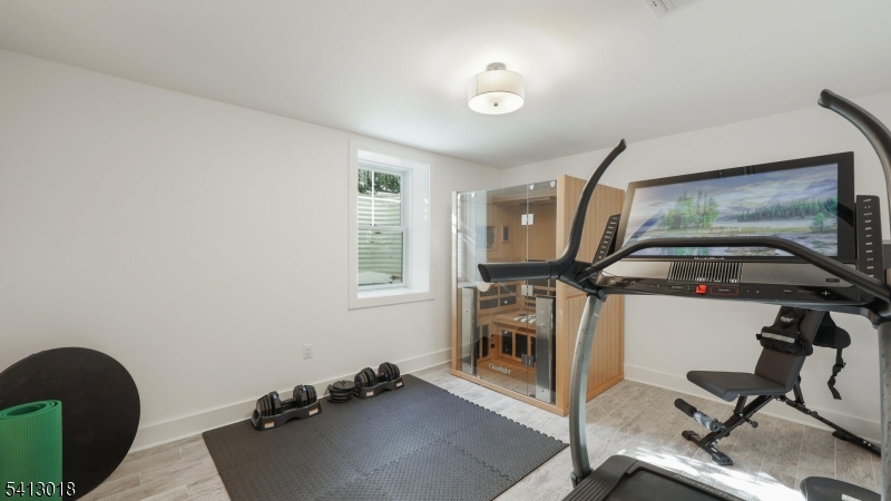 Basement bonus room w egress
