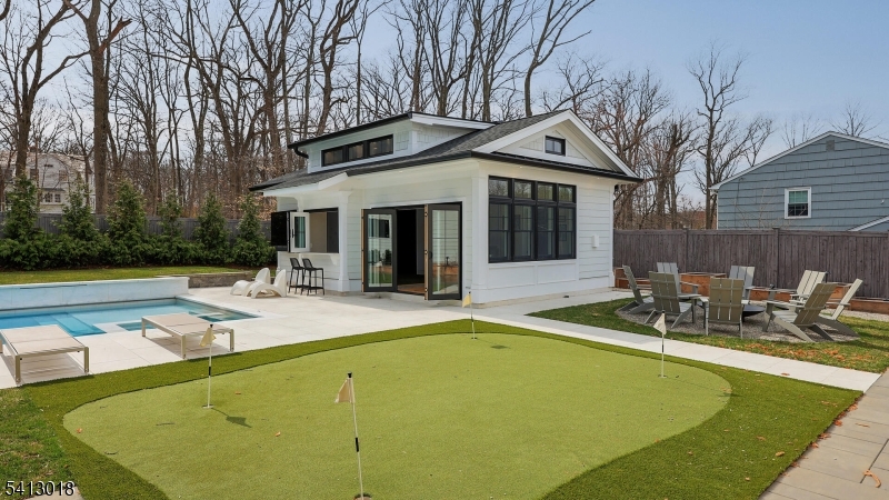 Putting green & fire pit