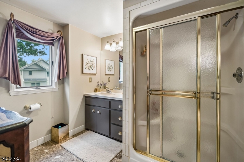 Primary En-Suite