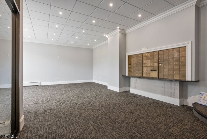 44 S Main St 6J