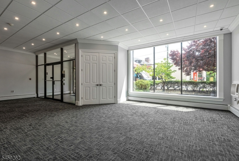44 S Main St 6J