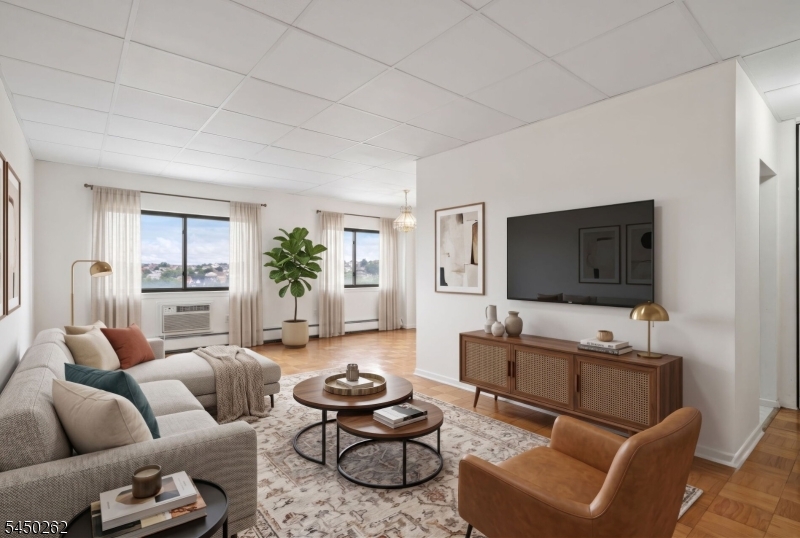 44 S Main St 6J