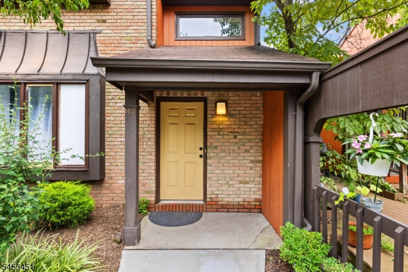 142 Riverbend Dr