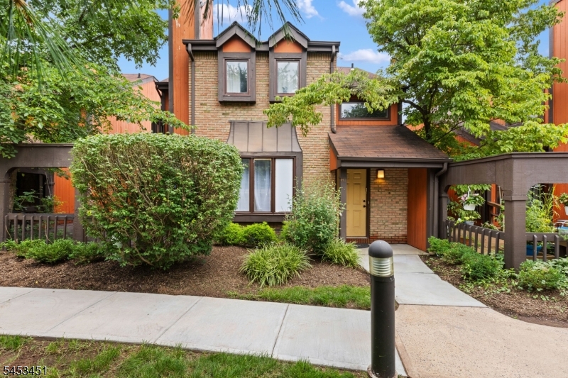 142 Riverbend Dr