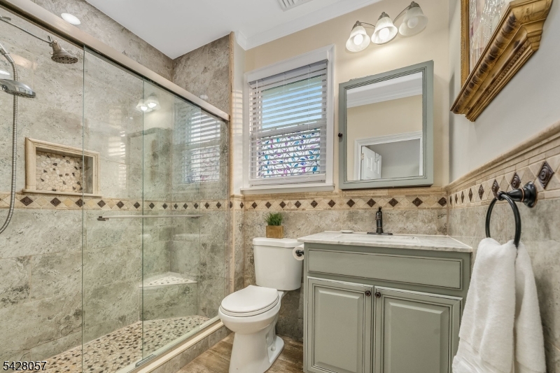 Full bath 2nd floor