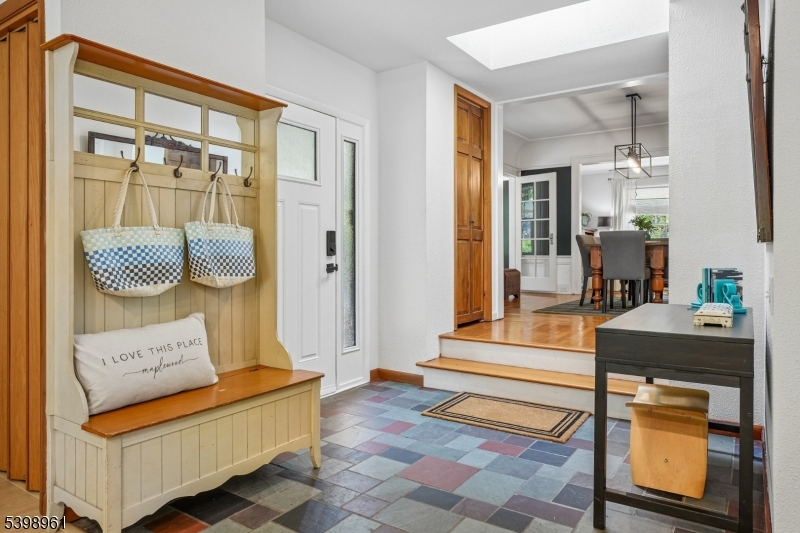 Mudroom/Side Entry