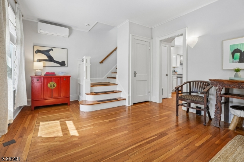Living Room/Entry