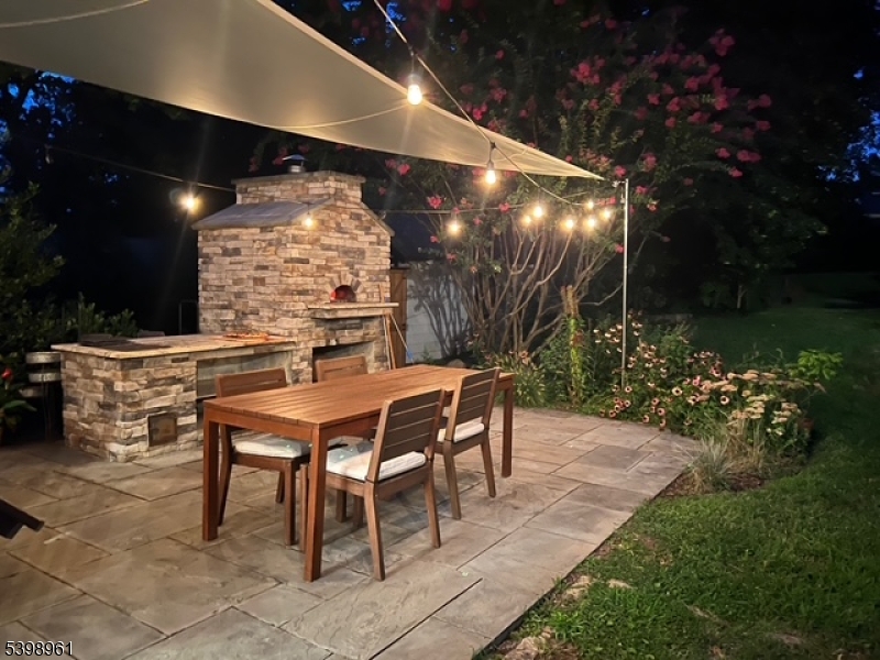 Patio/Pizza Oven
