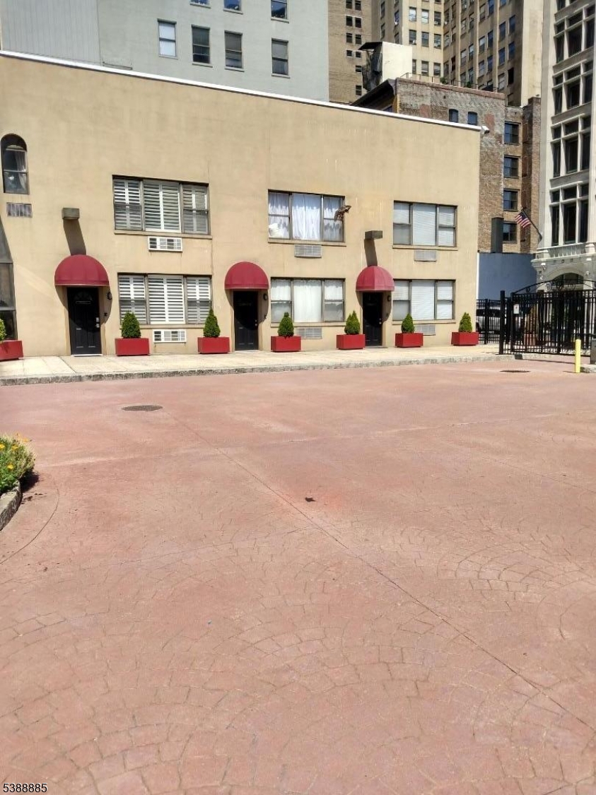 111 Mulberry St 6J