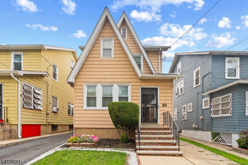 121 Schofield St