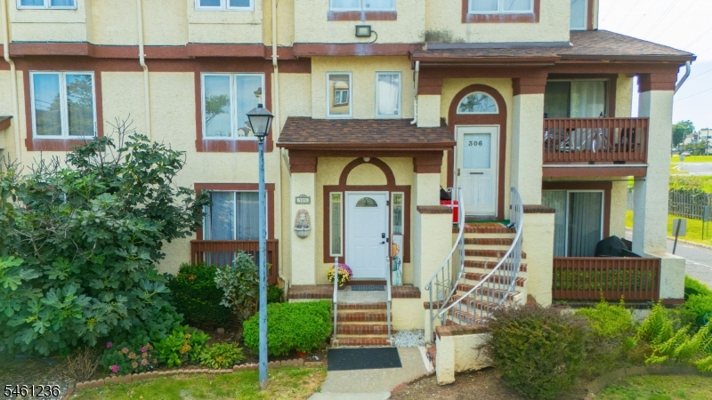 305 Michaels Ct