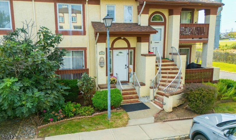 305 Michaels Ct