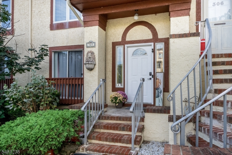 305 Michaels Ct