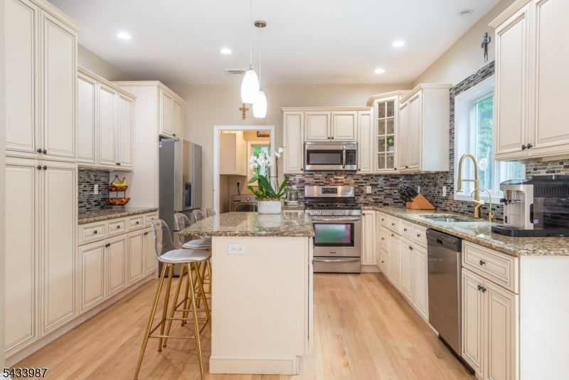 Kitchen - Plenty of Cabinets